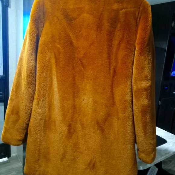 NWOT!!! RARE Calvin Klein Fur Coat - Picture 7 of 7